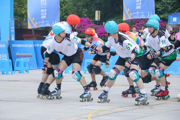 我校轮滑阻拦队首次亮相全国轮滑轮滑阻拦锦标赛斩获双银